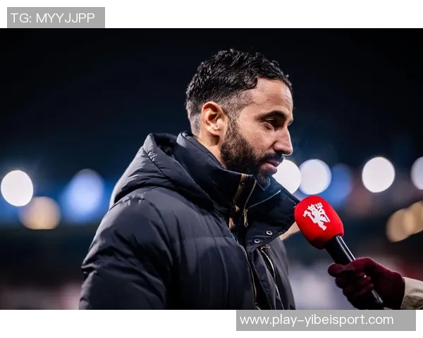 曼联理发哥高歌阿莫林之歌庆祝球队联赛三连胜仅需两场胜利